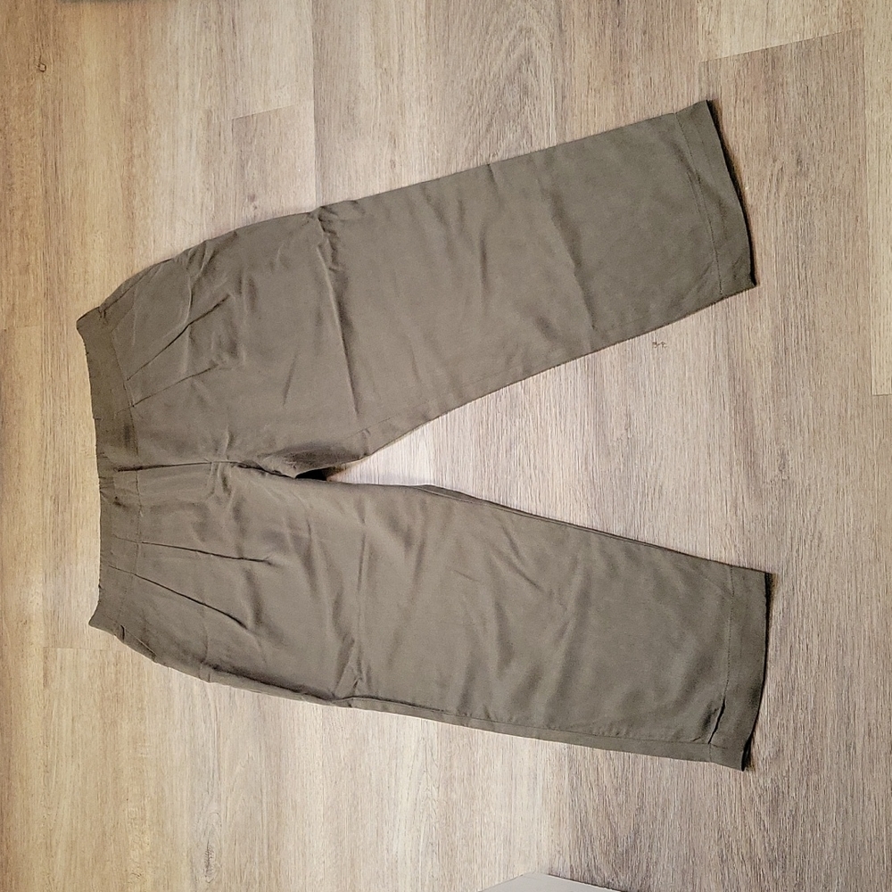 Chicos olive crop pull on pants 4